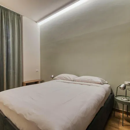 Hostmate - - Farini's Charm - Isola